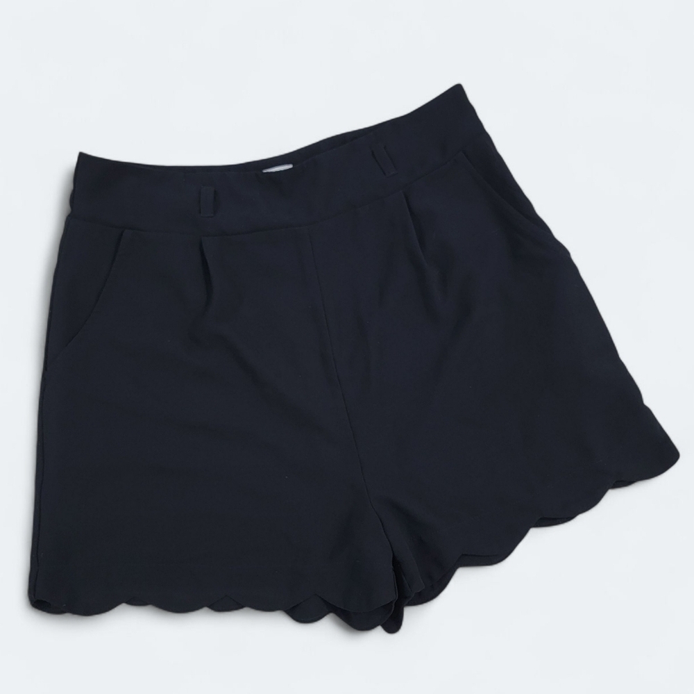 Monteau Black Scalloped Hem Women's Shorts Size XL